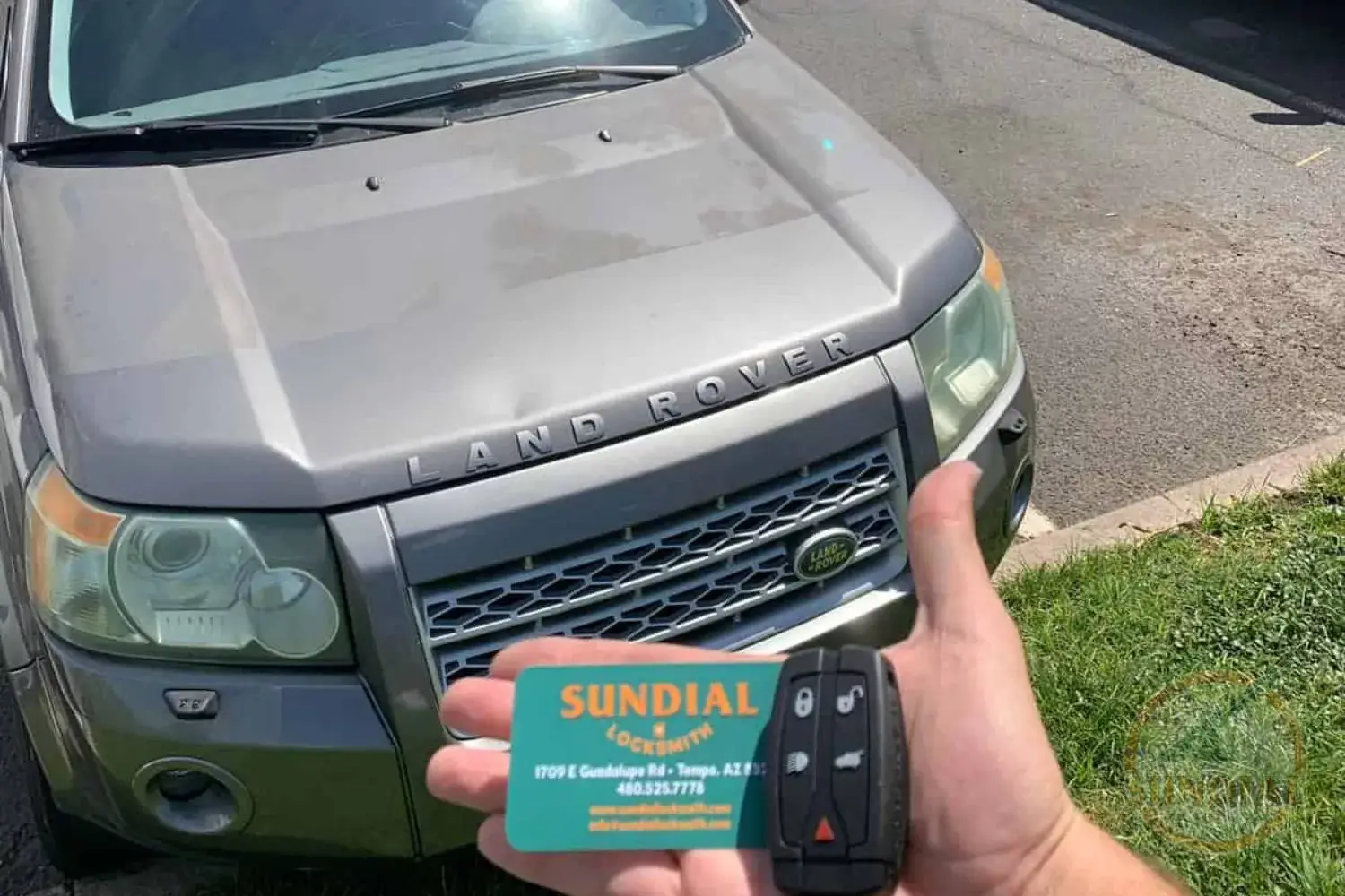 Land Rover key fob and locksmith business card.